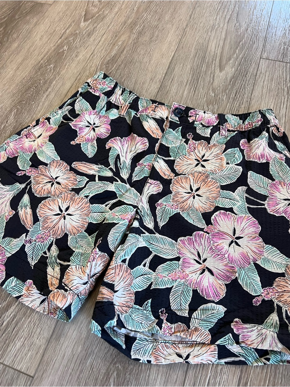 chubbies Black Floral Print Men’s Shorts - Picture 4 of 10